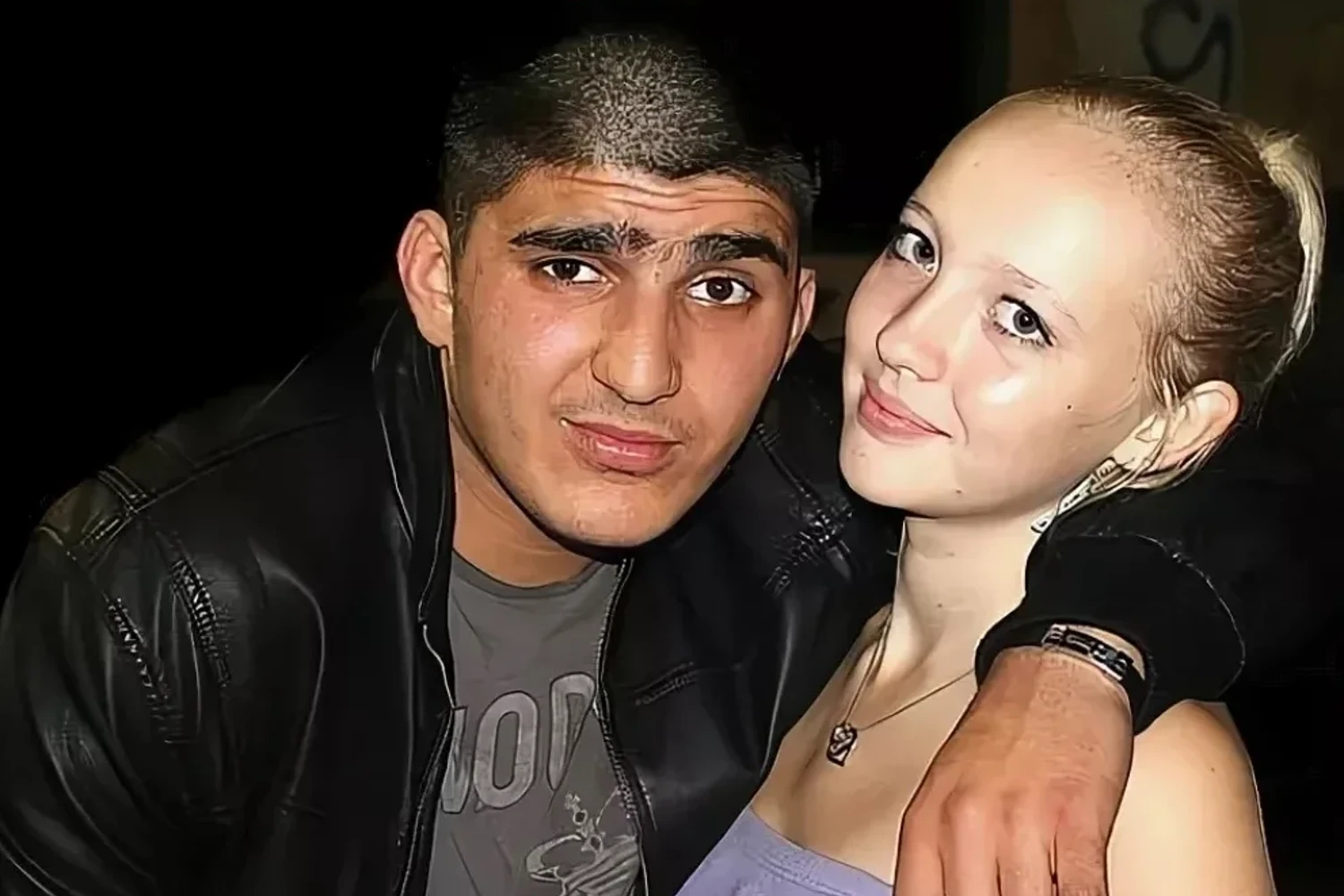 Девушка тебе изменяет