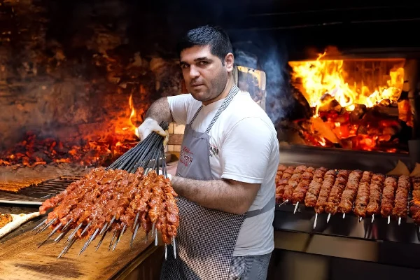 Öfkeli kebapçı şaka görseli