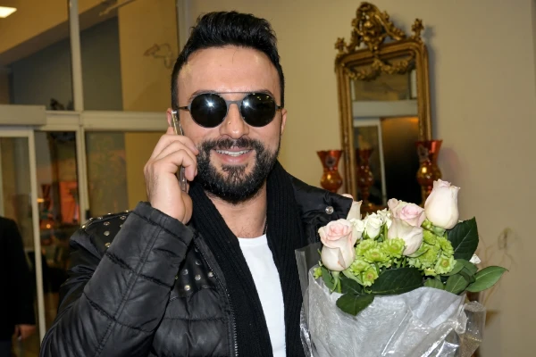 Tarkan'dan Anneler Günü kutlaması şaka görseli