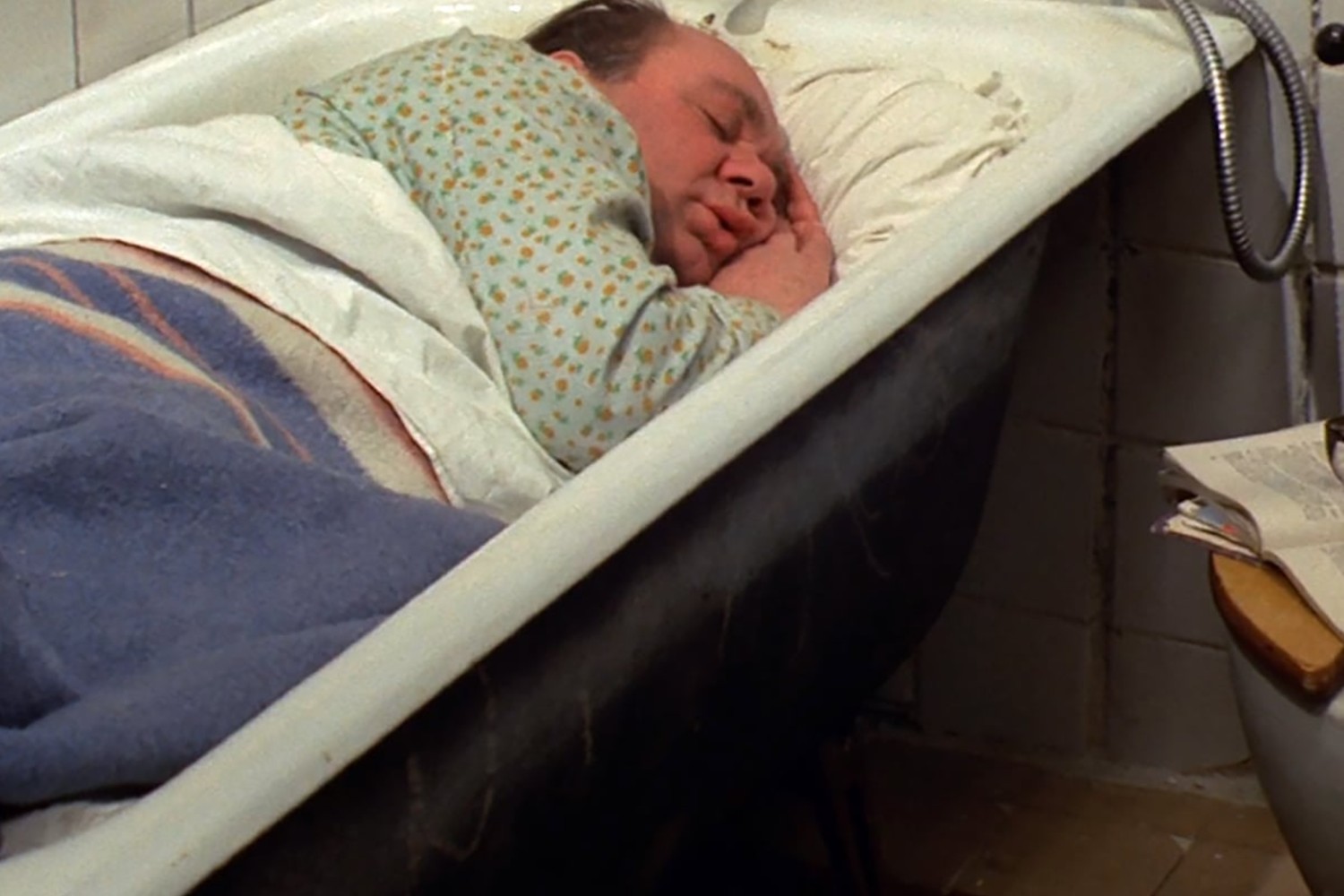 Парень в ванне